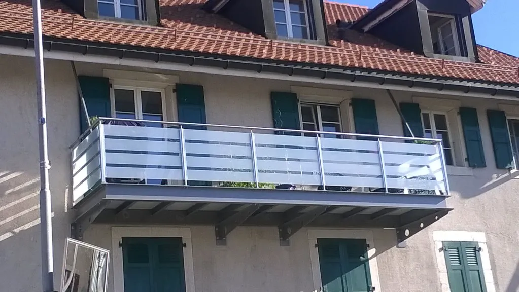 Balcon et terrasse en métal sur mesure — Charrière SA — photo 5